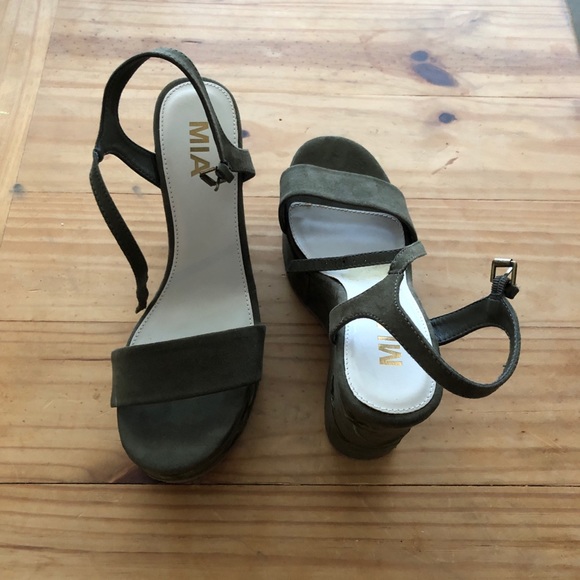 MIA Floral Wedges - Picture 3 of 3